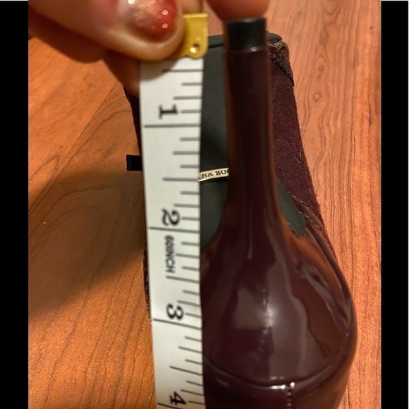 Dana Buchman Sz 8, pointed wingtip shoe, excellent detail. Very stylish. - Picture 11 of 14